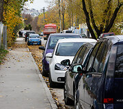 Automobiliai, stovintys pažeidžiant kelių eismo taisykles