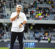Pasaulio futbolo legendų rungtynės su legendiniais Lietuvos futbolininkais