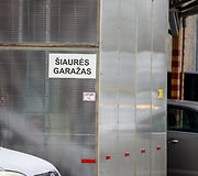 &Scaron;iaurės garažuose policija laužiasi ne tik į juos, bet ir į ten esančius seifus