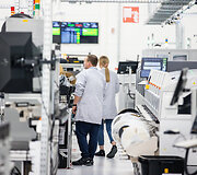Spaudos konferencija ir mokytojų-elektronikos entuziastų apdovanojimai  &bdquo;Hella Lithuania&ldquo; gamykloje