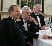 Lietuvos kariuomenės ordinaras Vilniaus arkivyskupas metropolitas Gintaras Gru&scaron;as, JAV Pensilvanijos Nacionalinės gvardijos vadas generolas majoras Wesley E. Craig, kra&scaron;to apsaugos ministras Juozas Olekas