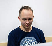 Benas Mikutavičius atvežtas į teismą