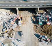 Per naktį nugriautas viadukas vir&scaron; Jonavos gatvės Kaune