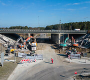 Per naktį nugriautas viadukas vir&scaron; Jonavos gatvės Kaune