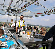 &bdquo;Dinner in the Sky&rdquo;  akimirka