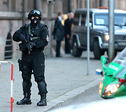 Policininkai prie Lietuvos banko kasų Kaune
