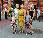 Lina Vy&scaron;niauskienė, Danutė Skudžinskaitė su dukra Urte ir Jurgita Kiguolė