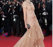 &Scaron;ia įmantria Mados namų &ldquo;Marchesa&rdquo; suknia pasipuo&scaron;usi Naomi Watts i&scaron;kart atsidūrė dėmesio centre.