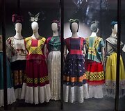 Paroda &bdquo;Dūmai ir veidrodžiai: Fridos Kahlo apdarai&ldquo;