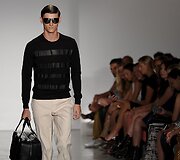 Mados namų &bdquo;Porsche Design&ldquo; kolekcija &bdquo;Mercedes-Benz&ldquo; mados savaitėje Niujorke