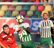 Žaidžiant futbolą labai svarbu galvoti savo galva, bet kartais galima ir kitaip nusprendė &bdquo;Žalgirio&ldquo; puolėjas Louis Ogana.