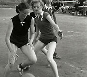 1960-ieji metai. Moterų krep&scaron;inis.