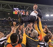 &bdquo;Juventus&ldquo; futbolininkai &scaron;venčia čempionų titulą