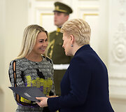 Laura Asadauskaitė ir Dalia Grybauskaitė