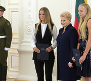 Monika Povilaitytė, Dalia Grybauskaitė ir Ieva Dumbauskaitė