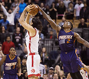 Erico Bledsoe blokas Luisui Scola