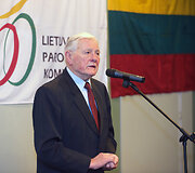 Valdas Adamkus