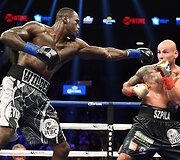 Deontay Wilderis prie&scaron; Arturą Szpilką