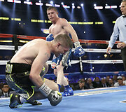 Canelo Alvarezas &ndash; Liamas Smithas
