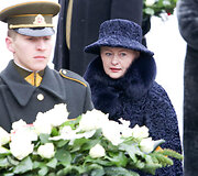 Prezidentė Dalia Grybauskaitė Antakalnio memoriale dalyvavo 1991 m. sausio 13-ąją žuvusiųjų už Lietuvos laisvę pagerbimo ceremonijoje