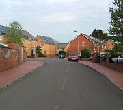 Vienas Kardifo rajonų. Čia namai su saulės baterijomis