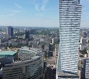 Var&scaron;uva i&scaron; auk&scaron;tai nuo stalininio dangoraižio