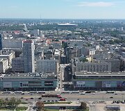 Var&scaron;uva i&scaron; auk&scaron;tai nuo stalininio dangoraižio