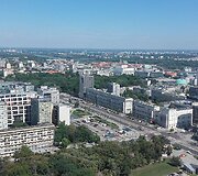 Var&scaron;uva i&scaron; auk&scaron;tai nuo stalininio dangoraižio
