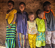 Vaikai Bedik genties kaime. Senegalas