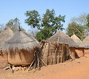 Kelionė pėsti iki Dowayo genties kaimų