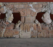 Majų menas Piedras Negras archeologiniame parke &ndash; valdovų sostas