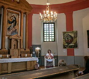 Koplyčioje gidė i&scaron;mėgina akustiką