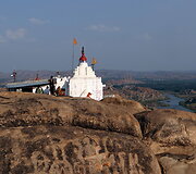 Hampi Hanuman &scaron;ventykla auk&scaron;tai ant kalno
