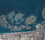 Taip turėjo atrodyti galutinis variantas: kairėje yra Džumeiros palmė, de&scaron;inėje Deiros palmė, o viduryje World ir Universe sąlynai