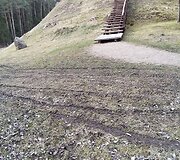 Motociklais i&scaron;važinėtas Kudinų piliakalnis ir jo apylinkės
