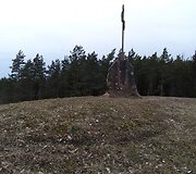Motociklais i&scaron;važinėtas Kudinų piliakalnis ir jo apylinkės