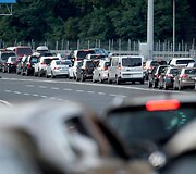 Savaitgalį Austrijos ir Slovėnijos pasienyje susidarė ilgos vasarotojų automobilių eilės