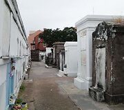 Pirmosios kapinės ir jų aplinka