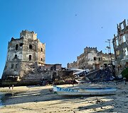 Nebeveikiantis &scaron;vyturys, jame dabar gyvena žmonės baisiomis sąlygomis. Somalis
