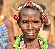 Toposa genties moterys darosi randus ne tik ant veido, bet ir kūno. Pietų Sudanas