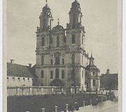 &Scaron;v. Kotrynos bažnyčios fasadas. ~1930 m.