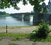 Karalienės Luizos tiltas per Nemuną Tilžėje. Kitame krante - Lietuva
