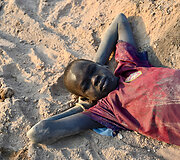 Mė&scaron;lo rinkimas ir &scaron;ildymasis ant jo, deginamo po žeme 