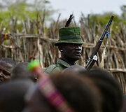 Toposa vyrai vestuvių ceremonijoje ir jų &scaron;okiai