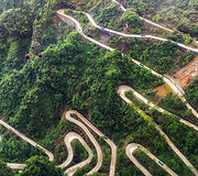 Tianmen&scaron;ano didžiųjų vartų kelias (Tianmen Shan Big Gate Road)