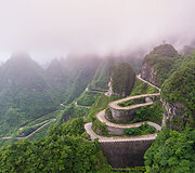 Tianmen&scaron;ano didžiųjų vartų kelias (Tianmen Shan Big Gate Road)