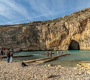 Vidinė Goco jūra - turistai besifotografuojantys prie jūros