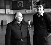 Arvydas Sabonis su tėvu Andriumi (1982 m.)