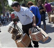 Izraelyje dalijamos dujokaukės