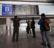 &bdquo;Malaysia Airlines&ldquo; lėktuvo keleivių artimieji Pekine